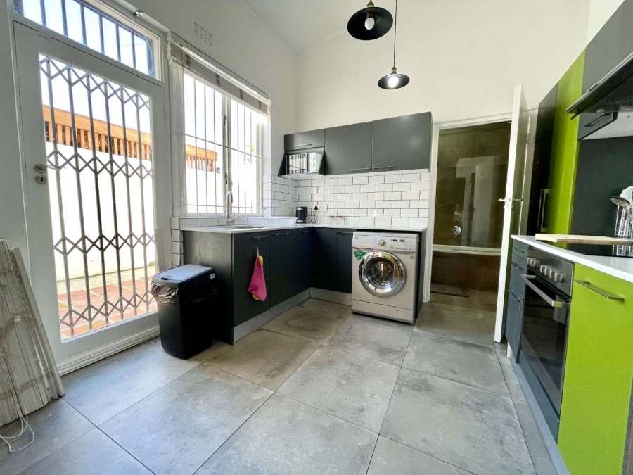 To Let 2 Bedroom Property for Rent in Woodstock Western Cape